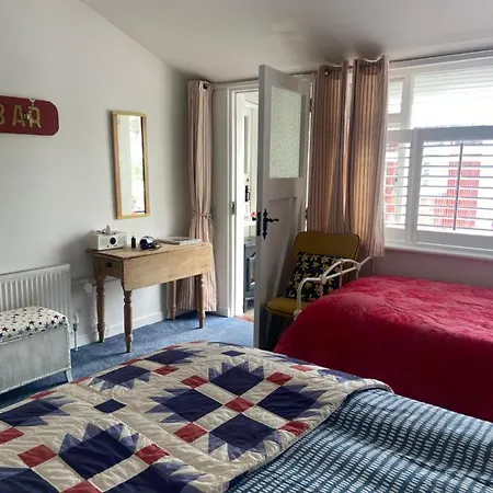 Barrow Harbour 4* トラリー